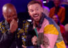 THE VOICE KIDS : Soprano et Matt Pokora, complices, en veste colorée sur le prime du 22 août